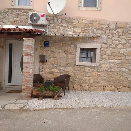 Apartment Lari